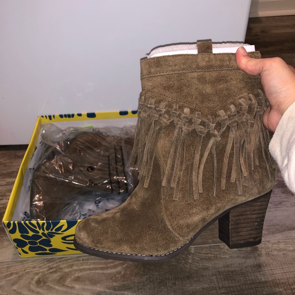 Sbicca suede fringe booties